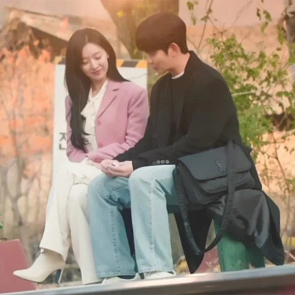 생로랑 니키 메신저 에코닐 블랙 (변우석 ,눈물의 여왕 김수현 착용) · 조** 고객님