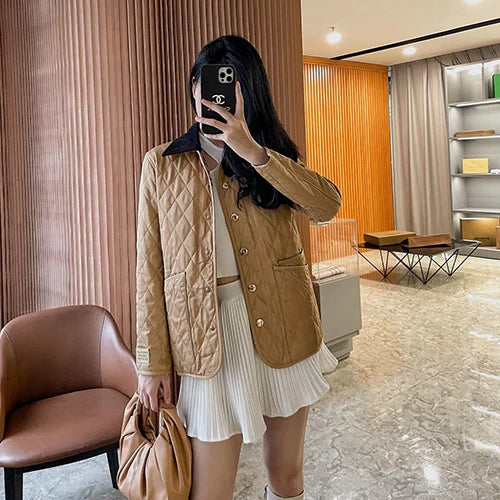 버버리 코듀로이 칼라 다이아몬드 퀼티드 자켓 카멜 · 손** 고객님